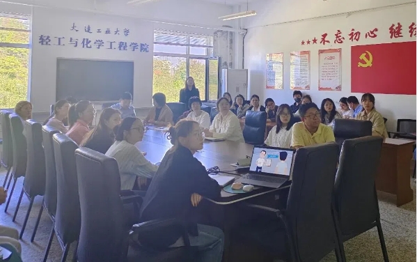 女主播自慰